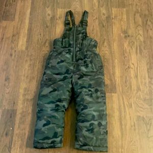 LIKE NEW MATCHING SNOW PANTS/JACKET BOYS 4T SUPER WARM:)!!!!